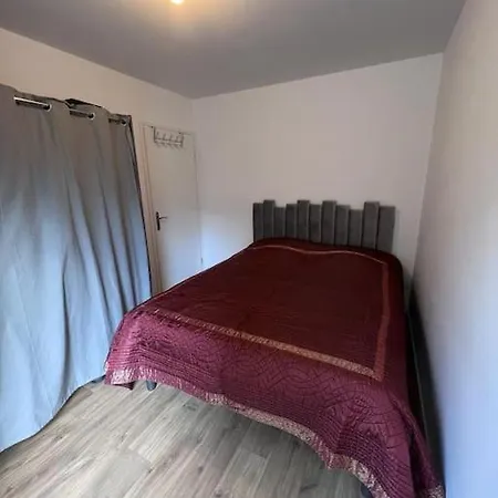 4 Personnes * Pierrefitte-sur-Seine